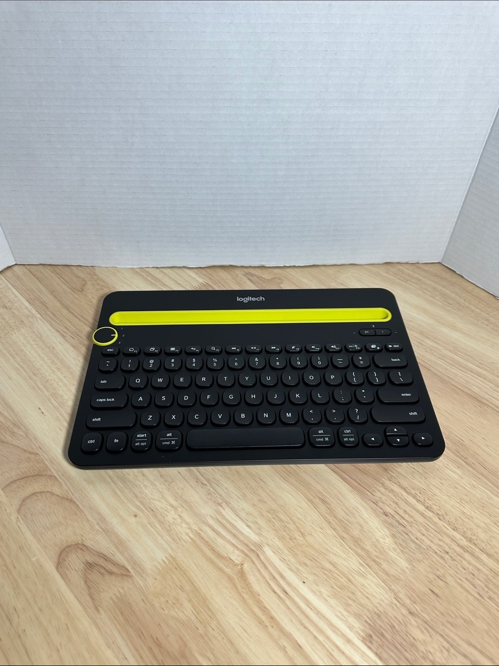 Logitech K480 wireless mukti-device Bluetooth keyboard